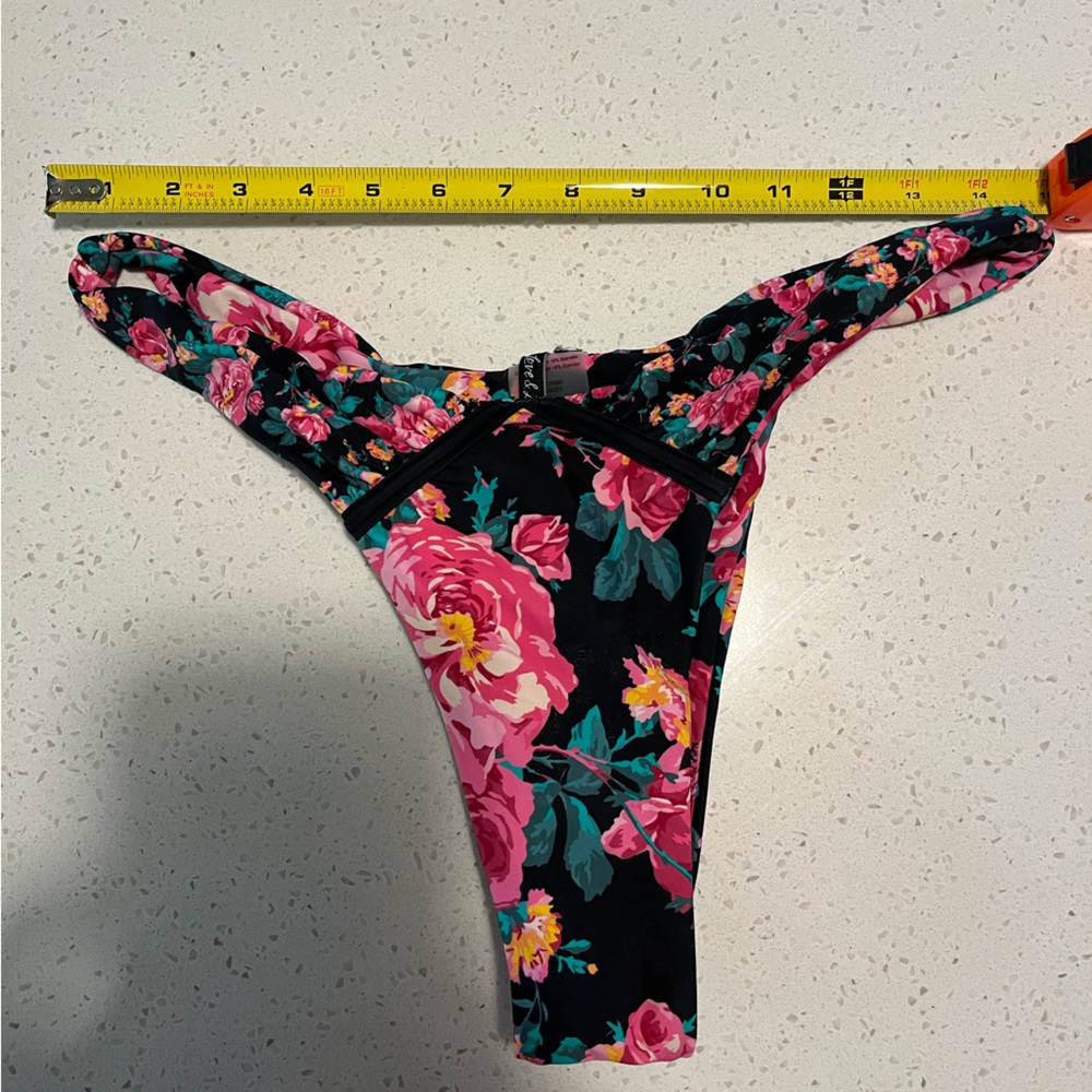 Rosewater cheeky bikini bottom size L - ONLY WORN 2x. BOTTOMS ONLY - Picture 8 of 9